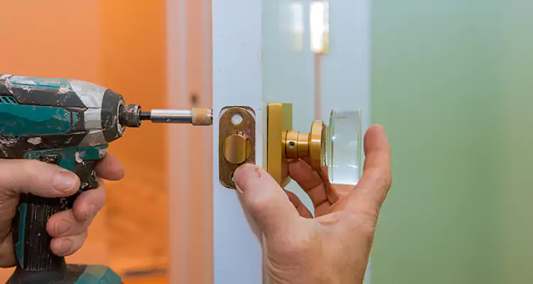 Broken Door Knob Fix in Safety Harbor, FL