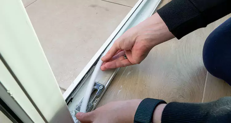 Garage Door Off Track Repair in Safety Harbor, FL